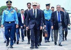 Hommage à Khamenei du chef de la diplomatie talibane et du Premier ministre pakistanais