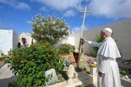 À Lampedusa, le pape exhorte l'Europe à agir davantage pour protéger les migrants