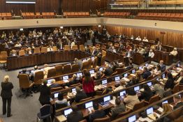 Israël écarte les partis arabes des législatives, la Cour suprême aura le dernier mot