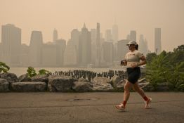 Les feux de forêts empestent l'air avant la finale du Mondial, Trump menace le Canada