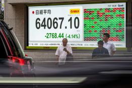 Marchés mondiaux: le Brent s'envole au dessus des 90 dollars, les Bourses reculent