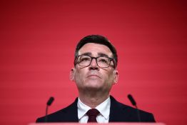 Andy Burnham s'installe à Downing Street et promet des mesures sociales