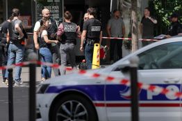 Paris: trois femmes blessées dans une attaque au couteau, un suspect interpellé