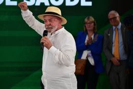 Brésil: «en pleine forme», Lula se lance à 80 ans dans sa dernière bataille