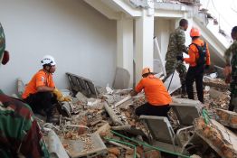 Séisme de magnitude 7,7 dans l'est de l'Indonésie: au moins 38 morts