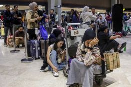 Indonésie: les vols suspendus dans six aéroports après une éruption volcanique