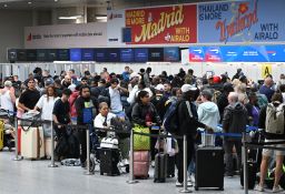 Royaume-Uni: un «défaut logiciel» à l'origine de milliers de vols annulés