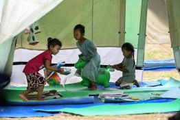 Népal: les enfants touchés par la crue, entre douleur et espoir