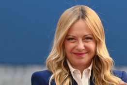 Meloni: L'Italie va interdire le voile intégral à l'école