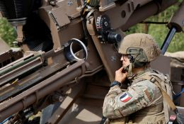 L'ambassadeur américain à l'Otan dément des réductions de troupes massives en Europe