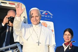 Le pape Léon XIV s'est envolé pour une première visite en France très attendue