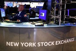 Le dollar bondit, porté par les inquiétudes budgétaires et énergétiques