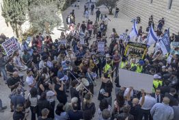 Israël: la justice invalide la décision d'exclure deux listes arabes des législatives