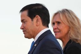Rubio fait escale en Islande, au rôle stratégique dans l'Arctique