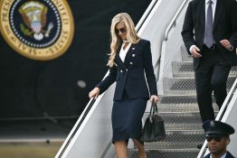 La nouvelle porte-parole de Trump prend la porte au bout de cinq jours