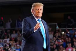 Trump affirme que «la France brûle», un pays «brisé» par l'immigration