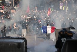 Colère sociale: 110.000 personnes dans le cortège à Paris, «situation calme»