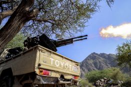 Yémen: 14 morts dans des frappes saoudiennes, les Houthis ciblent eux l'aéroport d'Aden