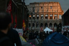 Italie: des milliers d'étudiants et de travailleurs défilent pacifiquement