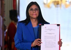 Venezuela: la présidente par intérim demande à Trump «que cessent le blocus et les sanctions»