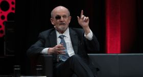 Attaque contre Salman Rushdie: le verdict tombe ce vendredi