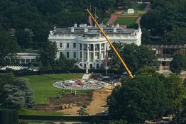 La Cour suprême autorise la construction de la salle de bal de Trump à la Maison Blanche