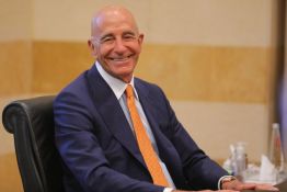 Tom Barrack: les États-Unis n’entretiennent aucun dialogue avec le Hezbollah et ne parlent pas au nom d’Israël