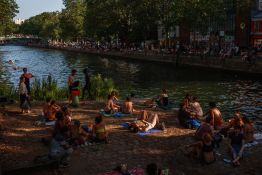 Canicule en France: 3.500 établissements scolaires fermés jeudi, 10.000 aménagent leurs horaires