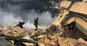 Liban: déplacements massifs et frappes continues