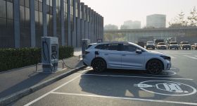 Voitures électriques et hybrides: le pétrolier Aramco s'associe au Chinois BYD