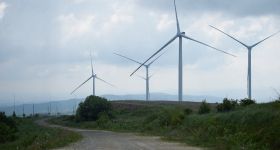 Face aux frappes, l’Ukraine mise sur les énérgies renouvelables