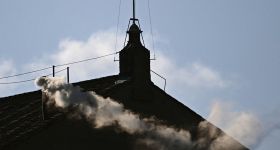 Fumée blanche au Vatican, un pape a été élu