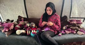 À Gaza, des poupées de laine pour «redonner le sourire» aux enfants.