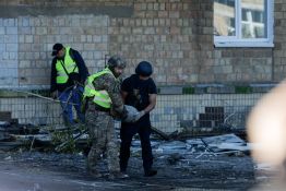 Ukraine: un pont de Kiev et l'institut de recherche nucléaire frappés par des drones russes