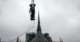 La statue de saint Thomas reprend sa place à Notre-Dame de Paris