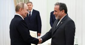 En Russie, Araghchi accuse Washington d'avoir fait échouer les pourparlers