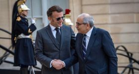 Macron reçoit Salam à l’Élysée: «Nous sommes aux côtés du Liban»