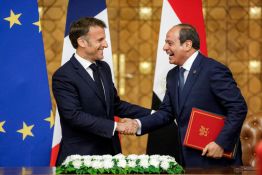 Au Caire, Macron rejette tout \