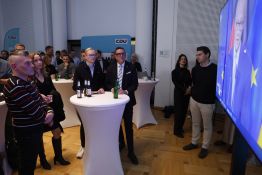 Après de cinglantes défaites électorales, le chancelier Merz au défi de se relancer