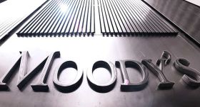 Moody's alerte sur les risques géopolitiques et internes menaçant l'économie israélienne