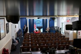 Les médias CNN, MS NOW et Politico poursuivent l'administration Trump après leur exclusion de la Maison Blanche