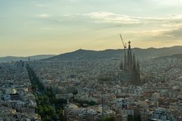 Le pape Léon XIV est arrivé à Barcelone, à la veille d'une messe à la Sagrada Familia