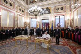 Le pape Léon XIV appelle devant les élus espagnols à l'action face au «drame tragique de la migration»