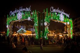 Marché de Noël: traditions alsaciennes et affluence attendue à Strasbourg