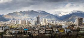 Trois policiers tués dans l'effondrement de cinq bâtiments en Iran