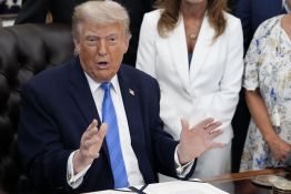 Trump assure qu'il n'y a «aucune obligation» pour Washington d'investir en Iran