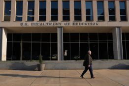 Trump enterre publiquement le ministère de l'Education