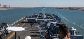 Les Etats-Unis montrent les muscles en mer Rouge