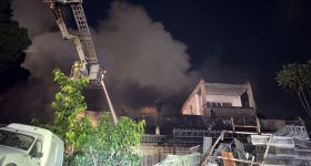 La Défense civile maîtrise l'incendie dans des entrepôts du ministère des Télécommunications à Dekouané