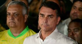 Battu par Lula, Flavio Bolsonaro fuit le Brésil